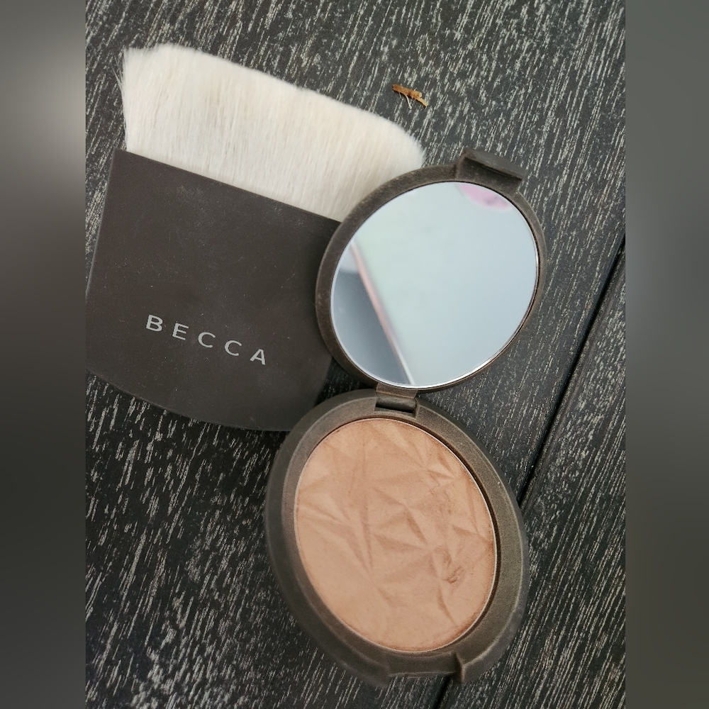 Becca shimmering skin bronzed amber with brush